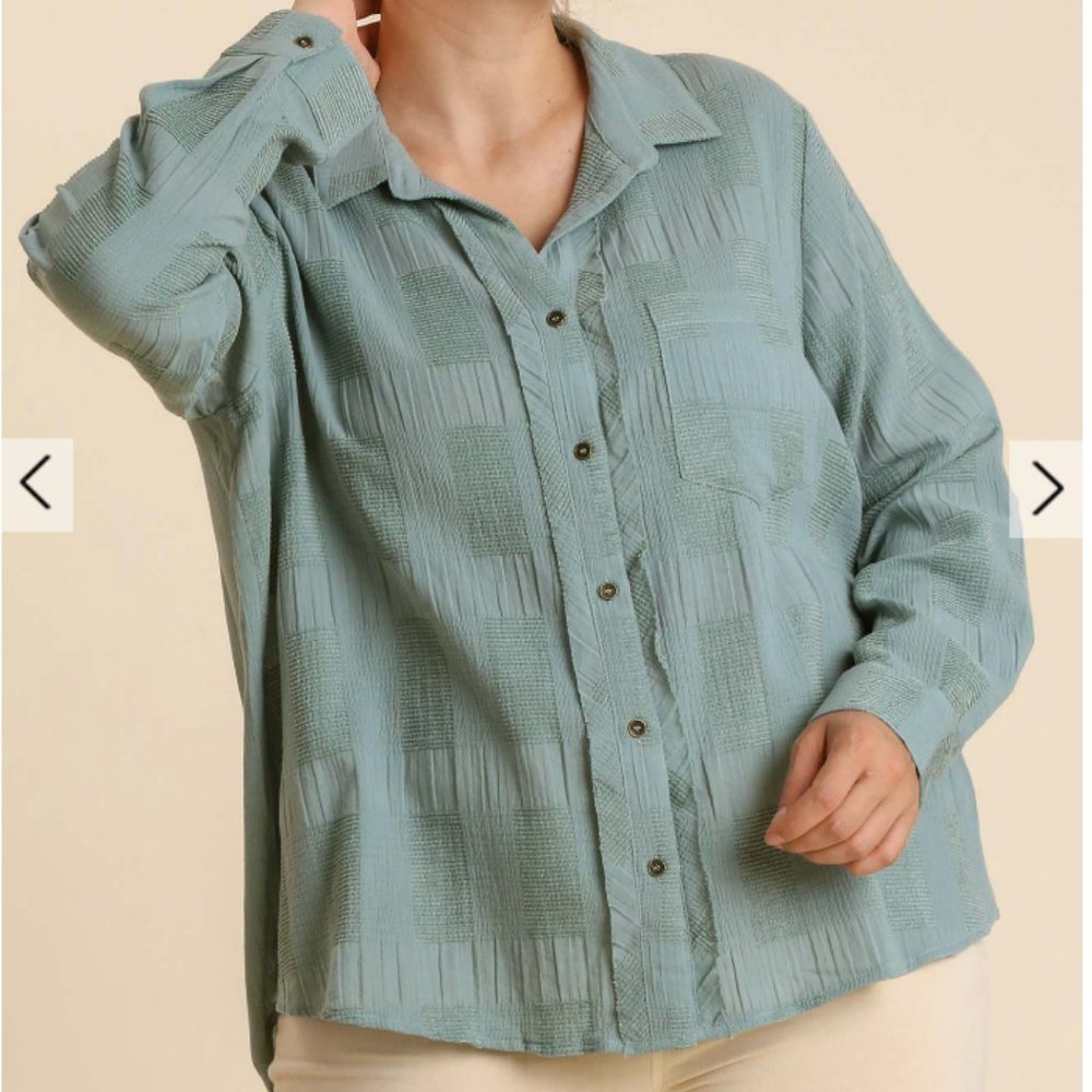 249.Women's Collar Button Down Long Sleeve Top Chest Pocket and Hi-Lo Hem NWT - Picture 2 of 4